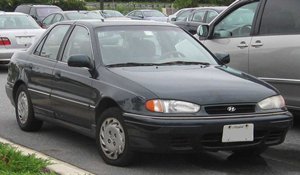 Foto da primeira geração do Hyundai Elantra (1990-1995)